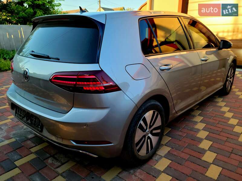 Хэтчбек Volkswagen Golf 2017 в Житомире