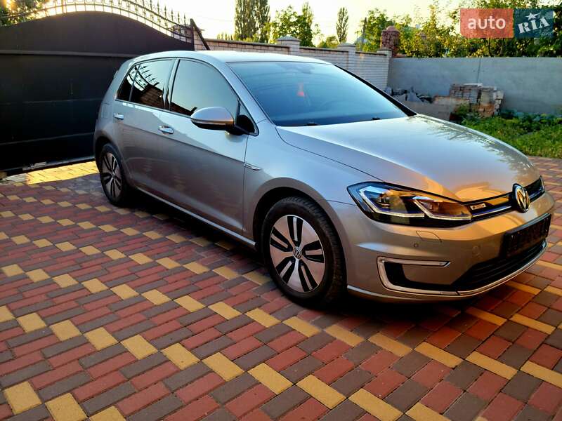 Хэтчбек Volkswagen Golf 2017 в Житомире