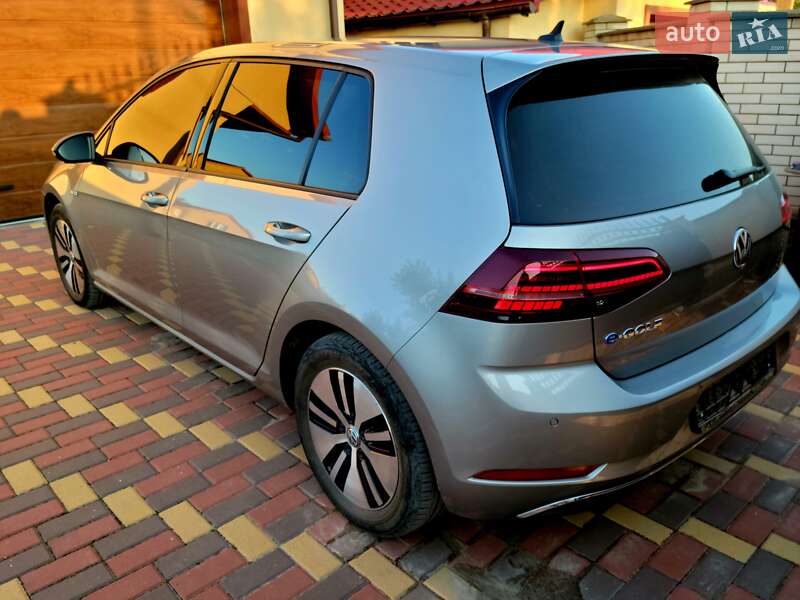 Хэтчбек Volkswagen Golf 2017 в Житомире