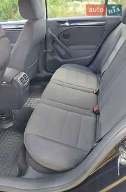 Хэтчбек Volkswagen Golf 2009 в 