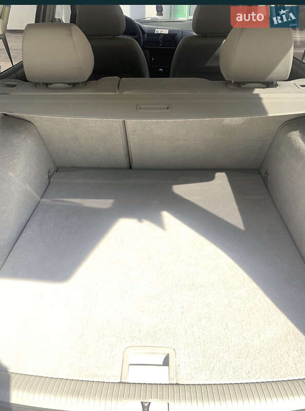 Універсал Volkswagen Golf 2001 в Чернівцях