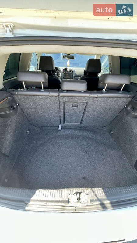 Хэтчбек Volkswagen Golf 2008 в Черновцах