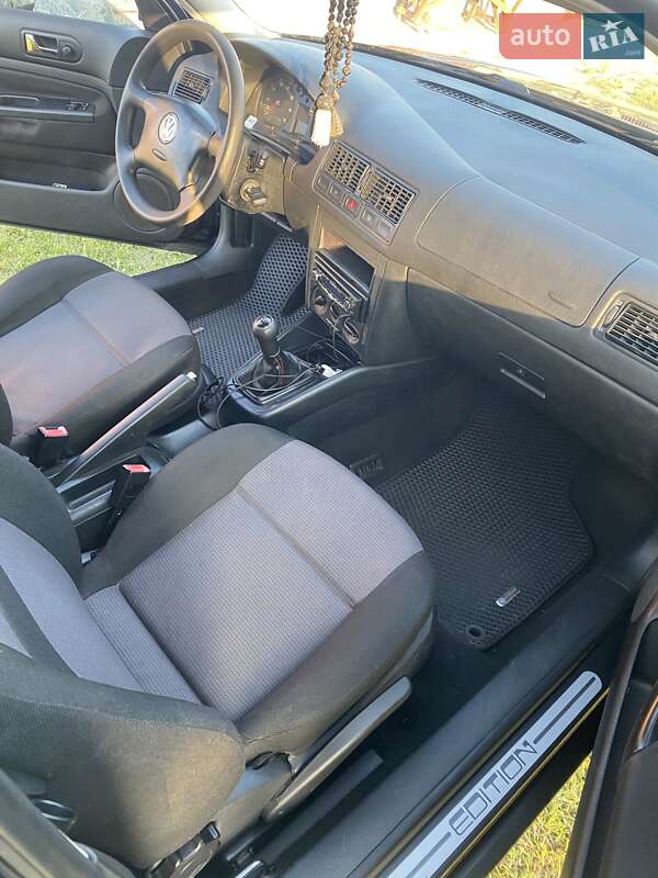 Хэтчбек Volkswagen Golf 2001 в Ахтырке