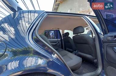 Хэтчбек Volkswagen Golf 2002 в 