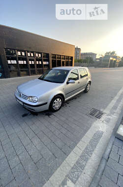 Хэтчбек Volkswagen Golf 2002 в Ивано-Франковске