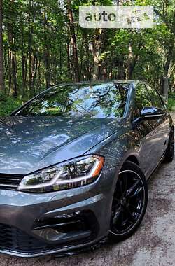 Хэтчбек Volkswagen Golf 2019 в Киеве