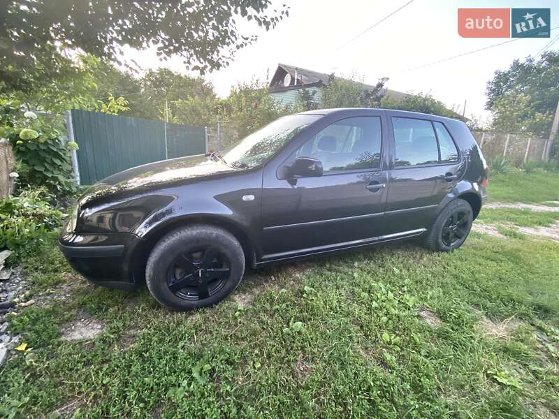 Хэтчбек Volkswagen Golf 2001 в Харькове