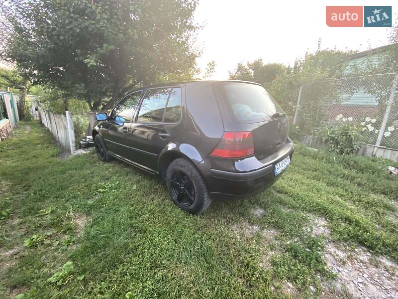 Хэтчбек Volkswagen Golf 2001 в Харькове