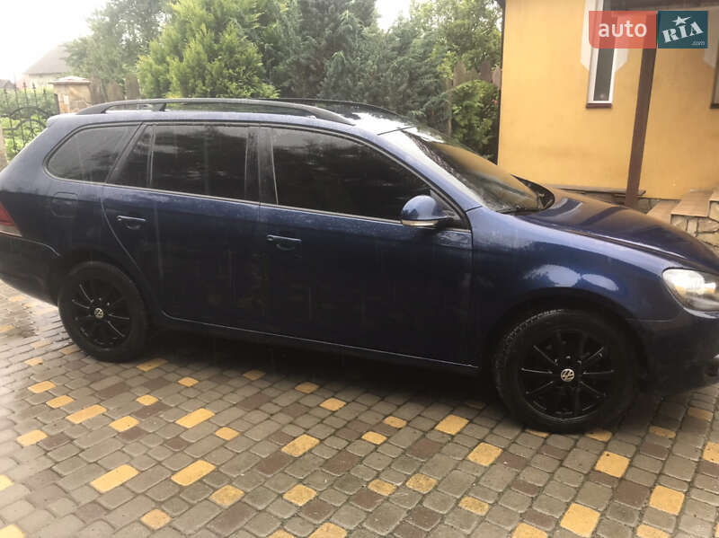 Універсал Volkswagen Golf 2010 в Самборі