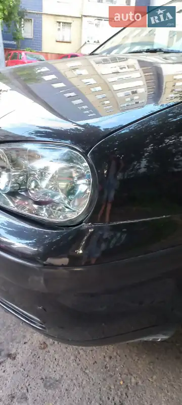 Хетчбек Volkswagen Golf 2001 в 