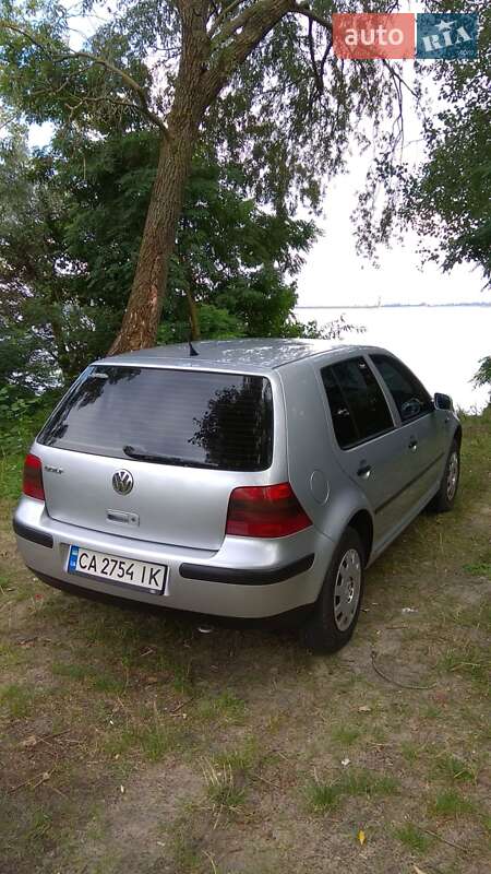 Хетчбек Volkswagen Golf 2001 в Каневі