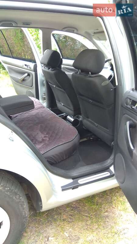 Хетчбек Volkswagen Golf 2001 в Каневі