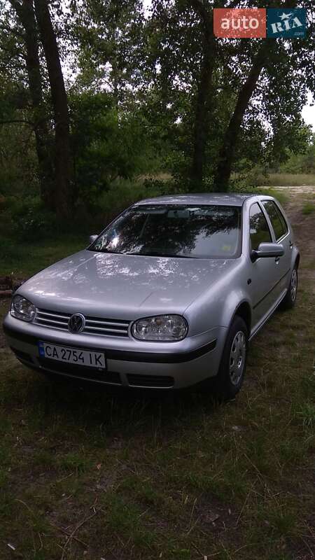 Хетчбек Volkswagen Golf 2001 в Каневі