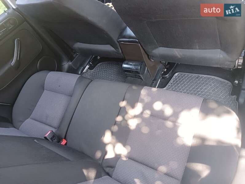 Хетчбек Volkswagen Golf 2002 в Радехові фото 4 Хетчбек Volkswagen Golf 2002 в Радехові