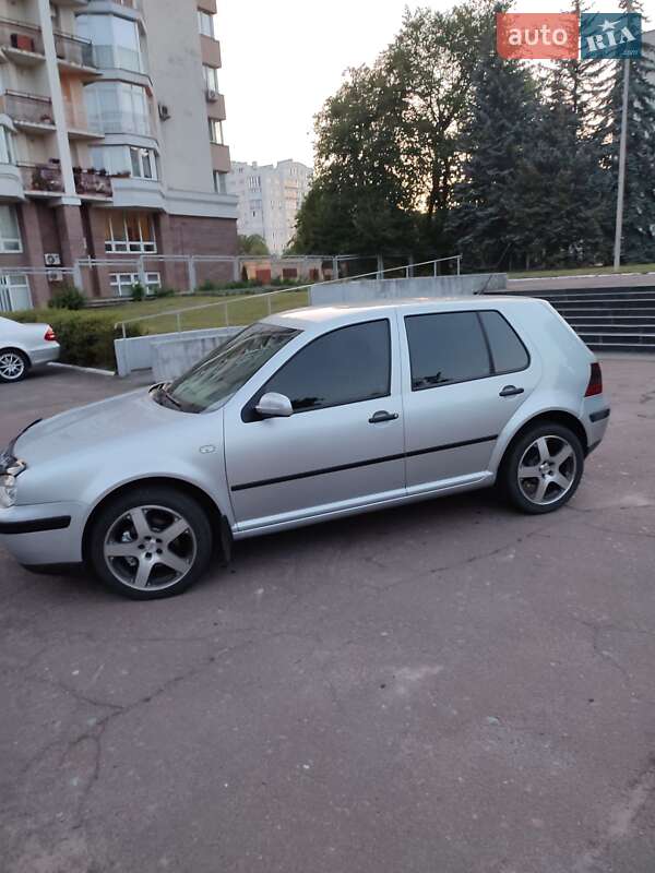 Хетчбек Volkswagen Golf 2002 в Чернігові