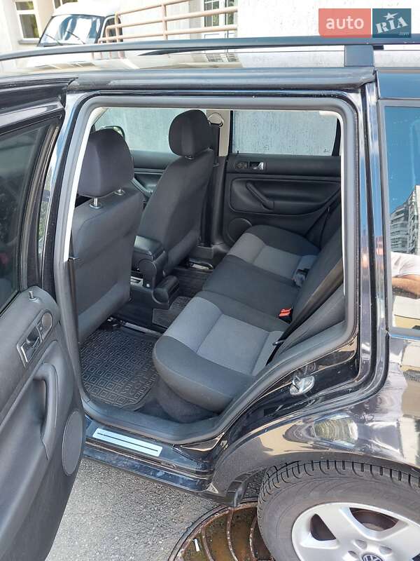 Универсал Volkswagen Golf 2004 в Киеве