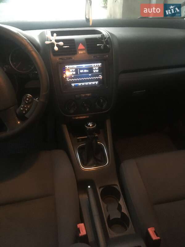 Хэтчбек Volkswagen Golf 2008 в Ужгороде