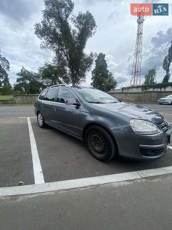 Універсал Volkswagen Golf 2009 в Києві