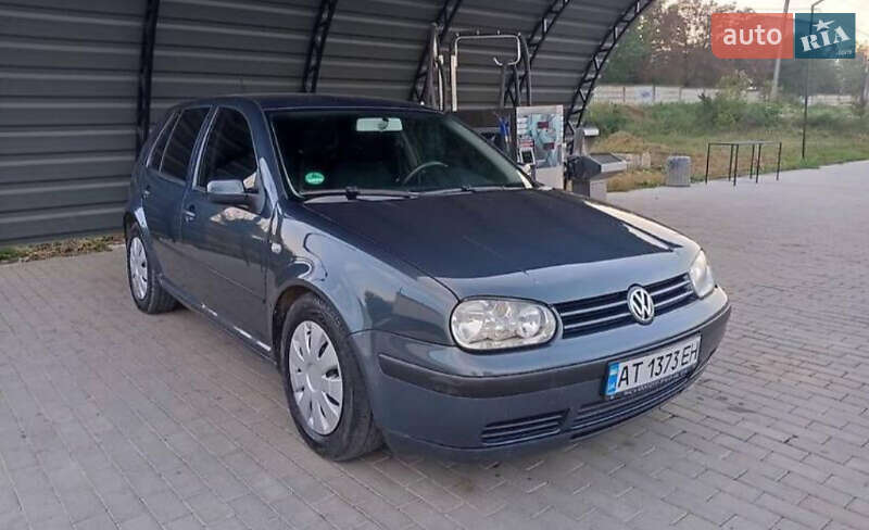 Хэтчбек Volkswagen Golf 2003 в Калуше