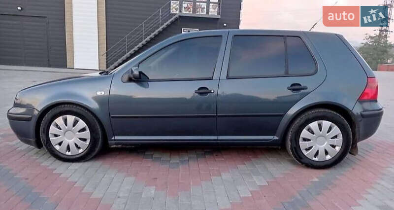 Хэтчбек Volkswagen Golf 2003 в Калуше
