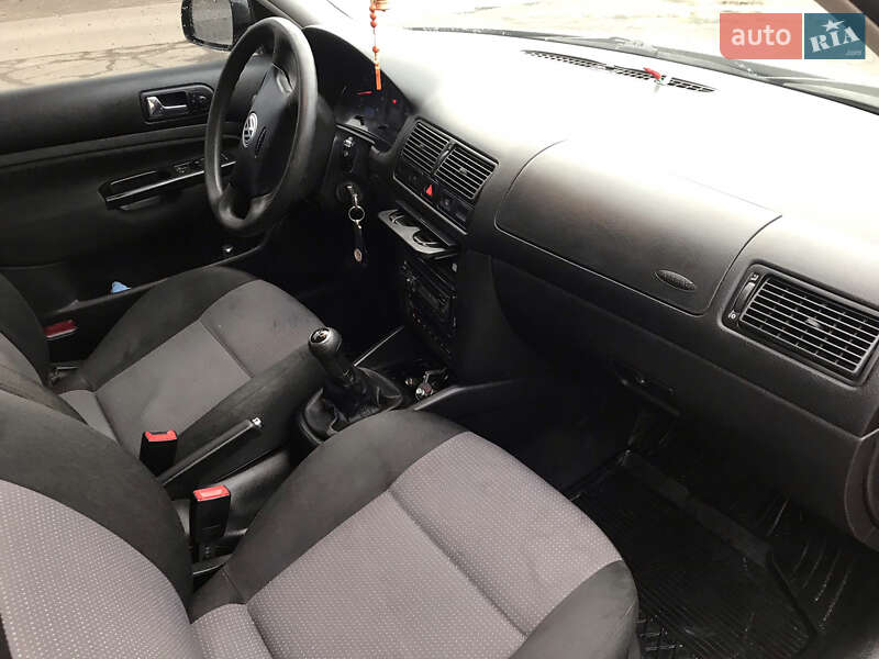 Хетчбек Volkswagen Golf 2002 в Дрогобичі
