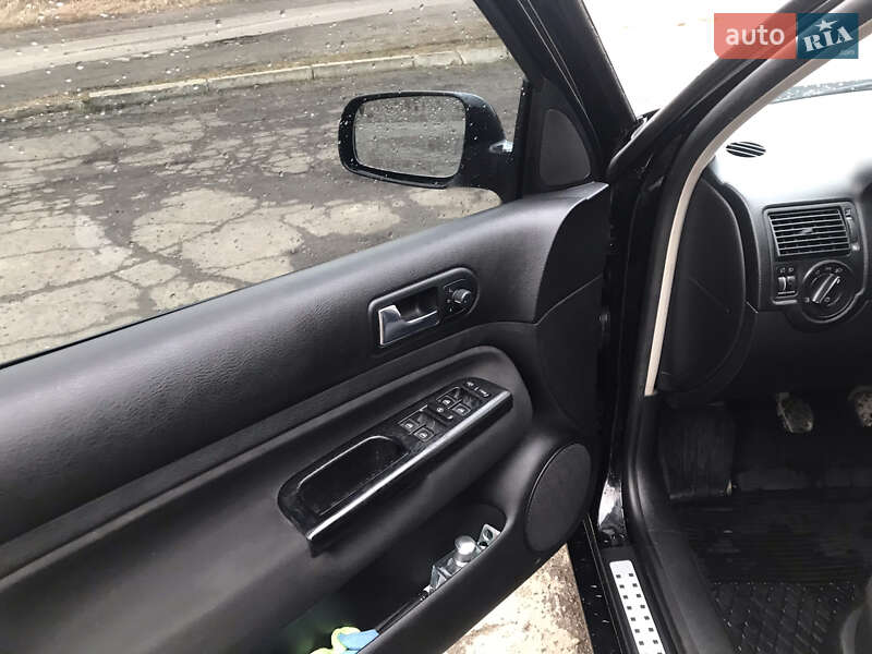 Хетчбек Volkswagen Golf 2002 в Дрогобичі