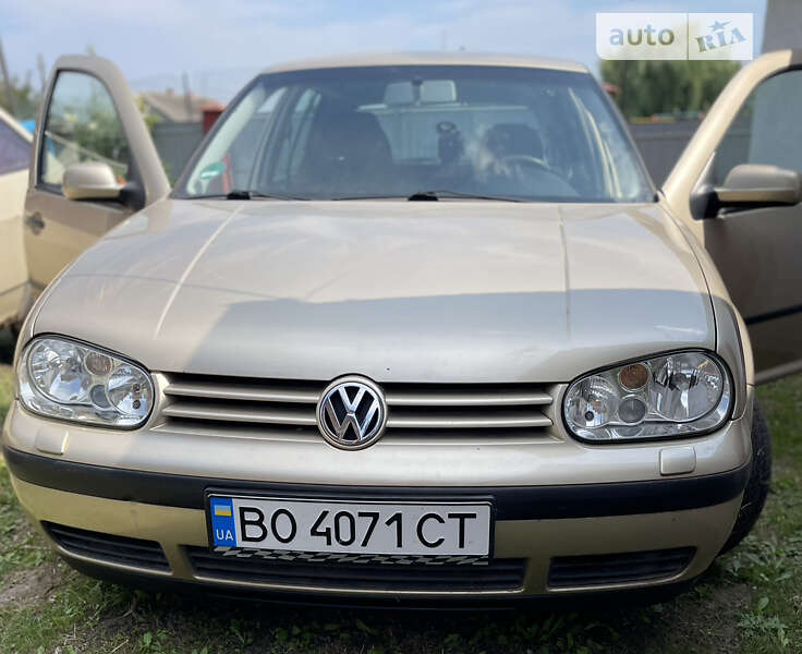 Хэтчбек Volkswagen Golf 2002 в Бучаче