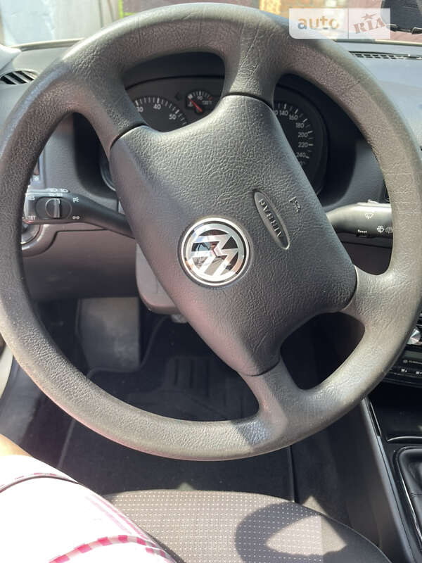 Хэтчбек Volkswagen Golf 2002 в Бучаче