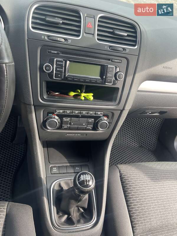 Хэтчбек Volkswagen Golf 2009 в Нововолынске