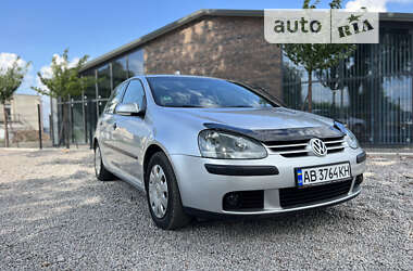 Хэтчбек Volkswagen Golf 2004 в Виннице
