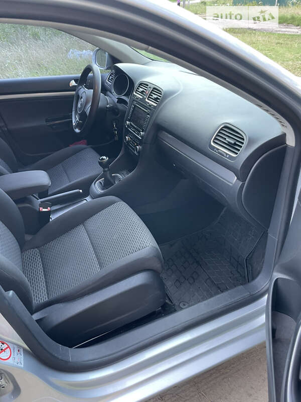 Універсал Volkswagen Golf 2010 в Харкові