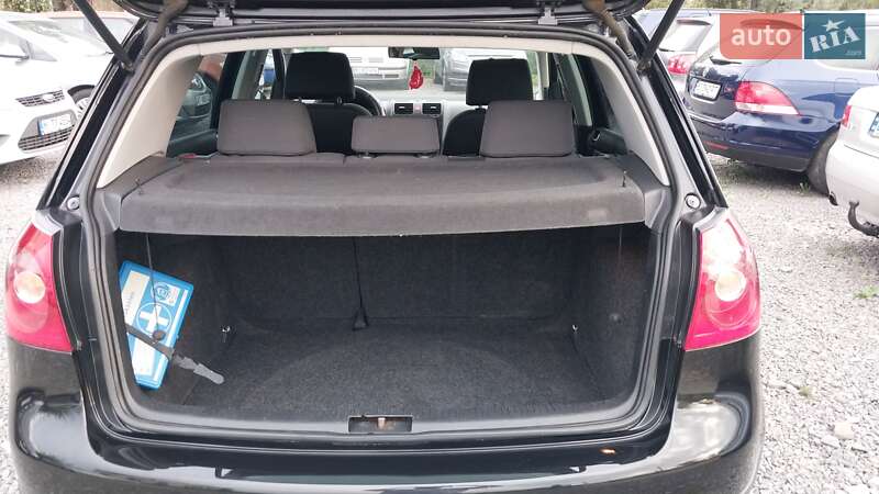 Хэтчбек Volkswagen Golf 2005 в Ходорове