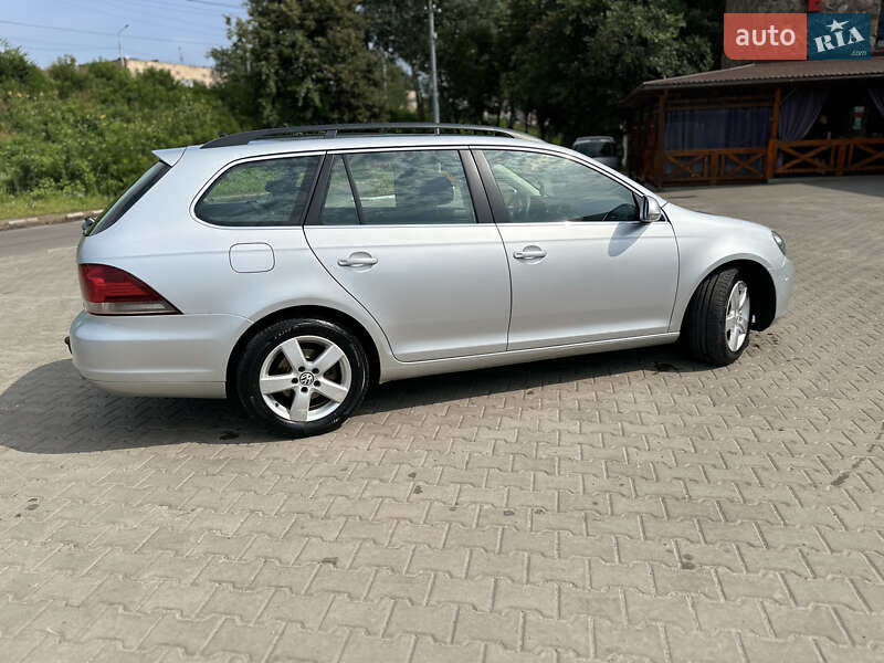 Универсал Volkswagen Golf 2010 в Луцке