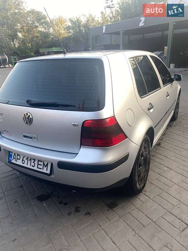 Хетчбек Volkswagen Golf 2000 в Запоріжжі
