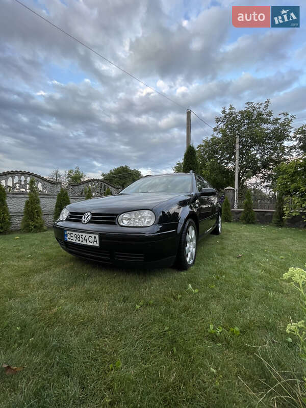 Универсал Volkswagen Golf 2004 в Черновцах