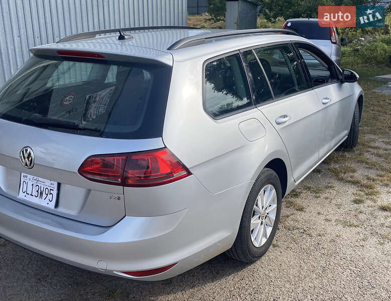 Универсал Volkswagen Golf 2017 в Фастове