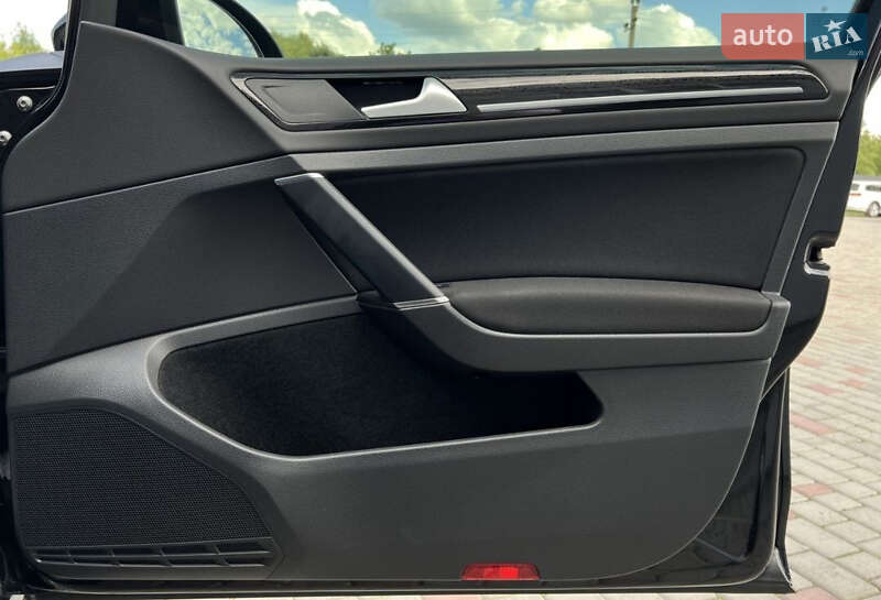 Універсал Volkswagen Golf 2020 в Запоріжжі