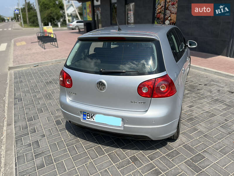 Хэтчбек Volkswagen Golf 2008 в Ровно