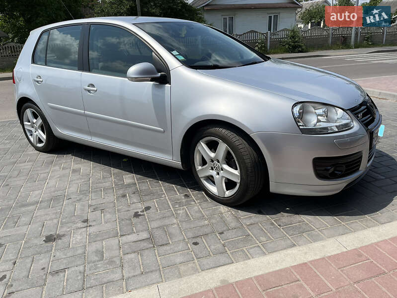 Хэтчбек Volkswagen Golf 2008 в Ровно