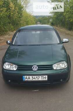 Хэтчбек Volkswagen Golf 2002 в Южноукраинске