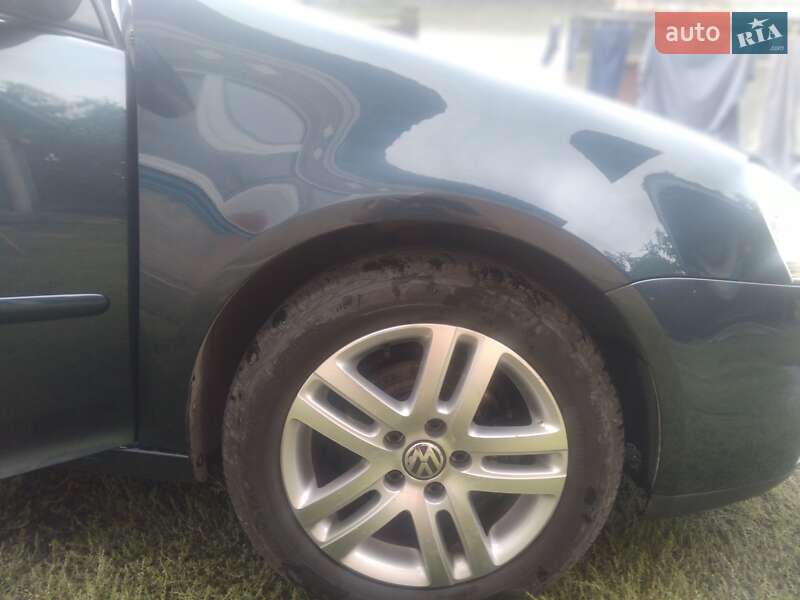 Хетчбек Volkswagen Golf 2006 в Чорткові