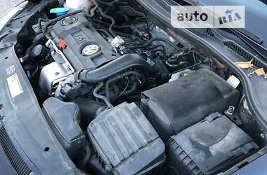 Хэтчбек Volkswagen Golf 2009 в 