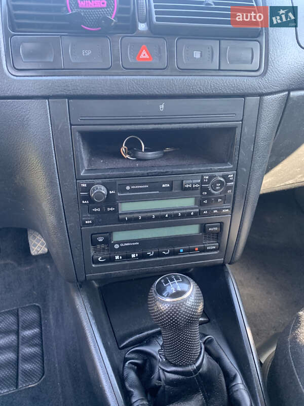 Хэтчбек Volkswagen Golf 2002 в Калуше