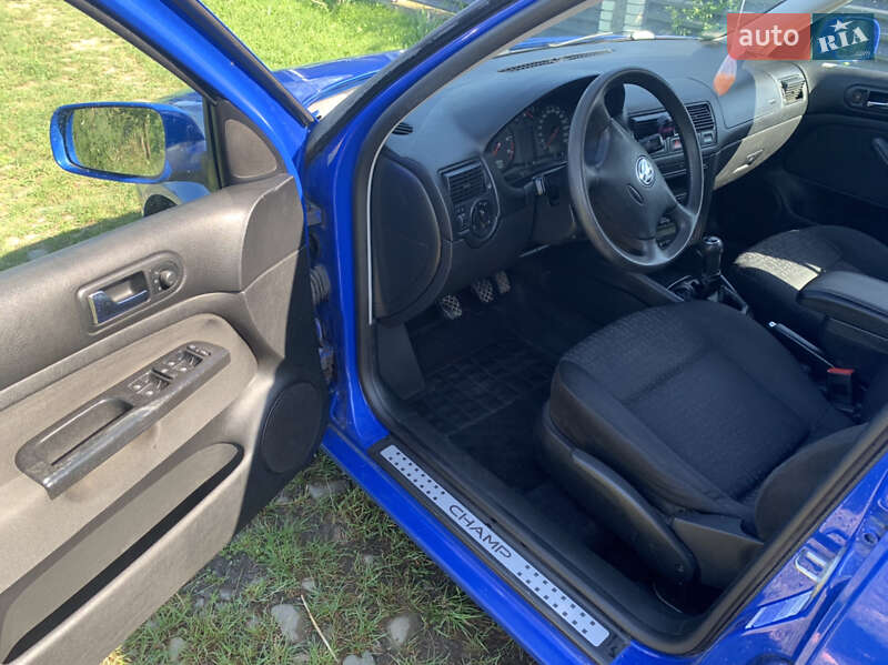 Хэтчбек Volkswagen Golf 2002 в Калуше