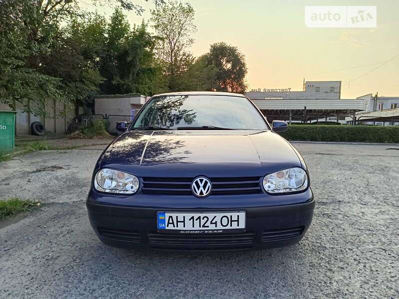 Хетчбек Volkswagen Golf 2001 в Кам'янському