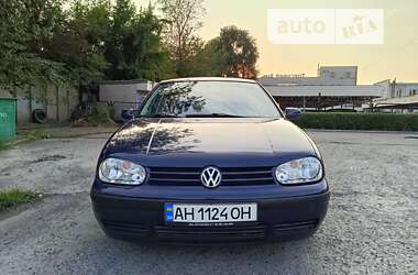 Хэтчбек Volkswagen Golf 2001 в Каменском