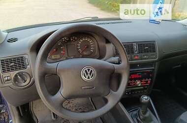 Хетчбек Volkswagen Golf 2001 в Кам'янському