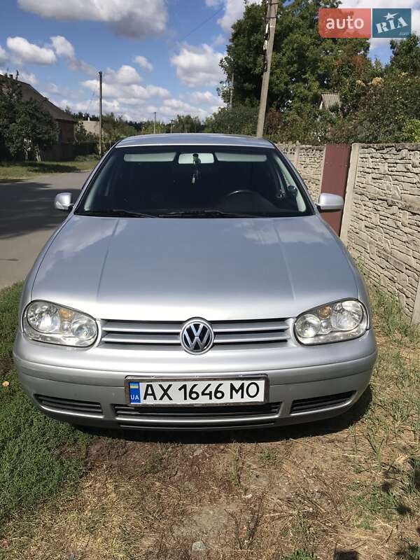 Хэтчбек Volkswagen Golf 2001 в Краснограде