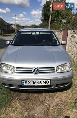 Хэтчбек Volkswagen Golf 2001 в Краснограде