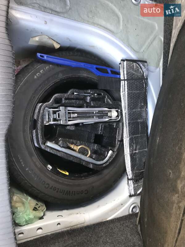 Хэтчбек Volkswagen Golf 2001 в Краснограде